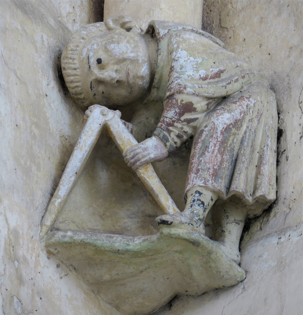 Abbaye de la Trinit  Vendme. Le matre du trait en train de tracer au sol les coupes et lvations.